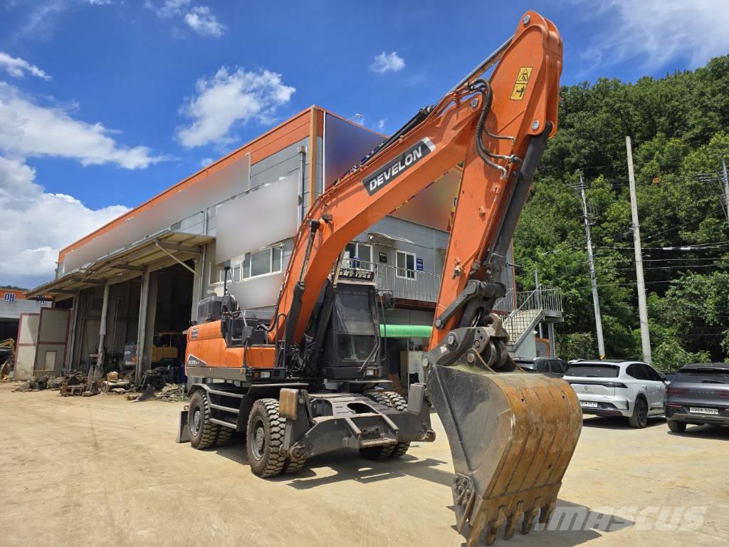 Doosan DX220W-7 Escavatori gommati