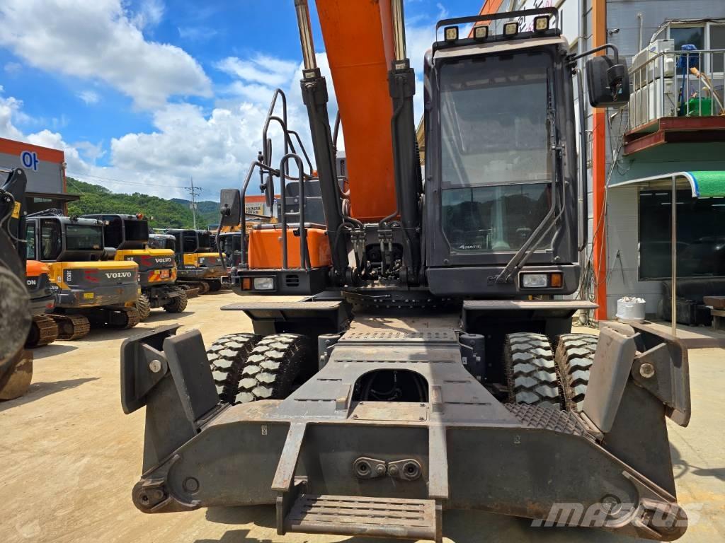 Doosan DX220W-7 Escavatori gommati
