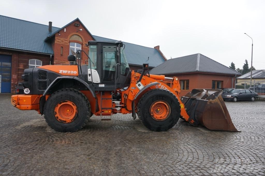 Hitachi ZW 220-5 B Pale gommate