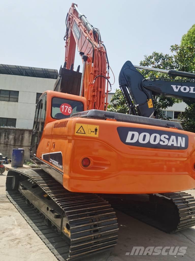 Doosan DX225LC-9C Escavatori cingolati