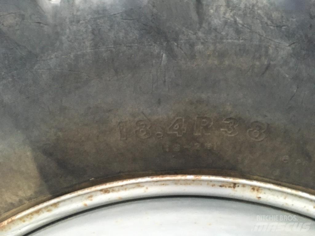  Tvillinghjul Pneumatici, ruote e cerchioni