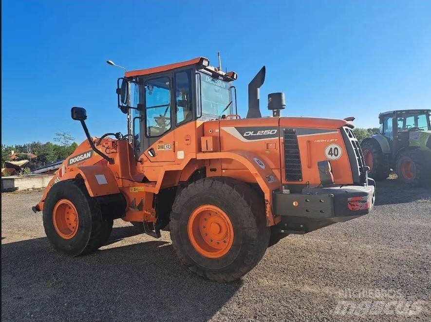 Doosan DL 250-5 Pale frontali e scavatori