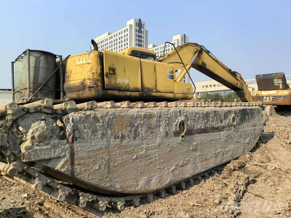 Komatsu PC 200-6 Escavatori anfibi