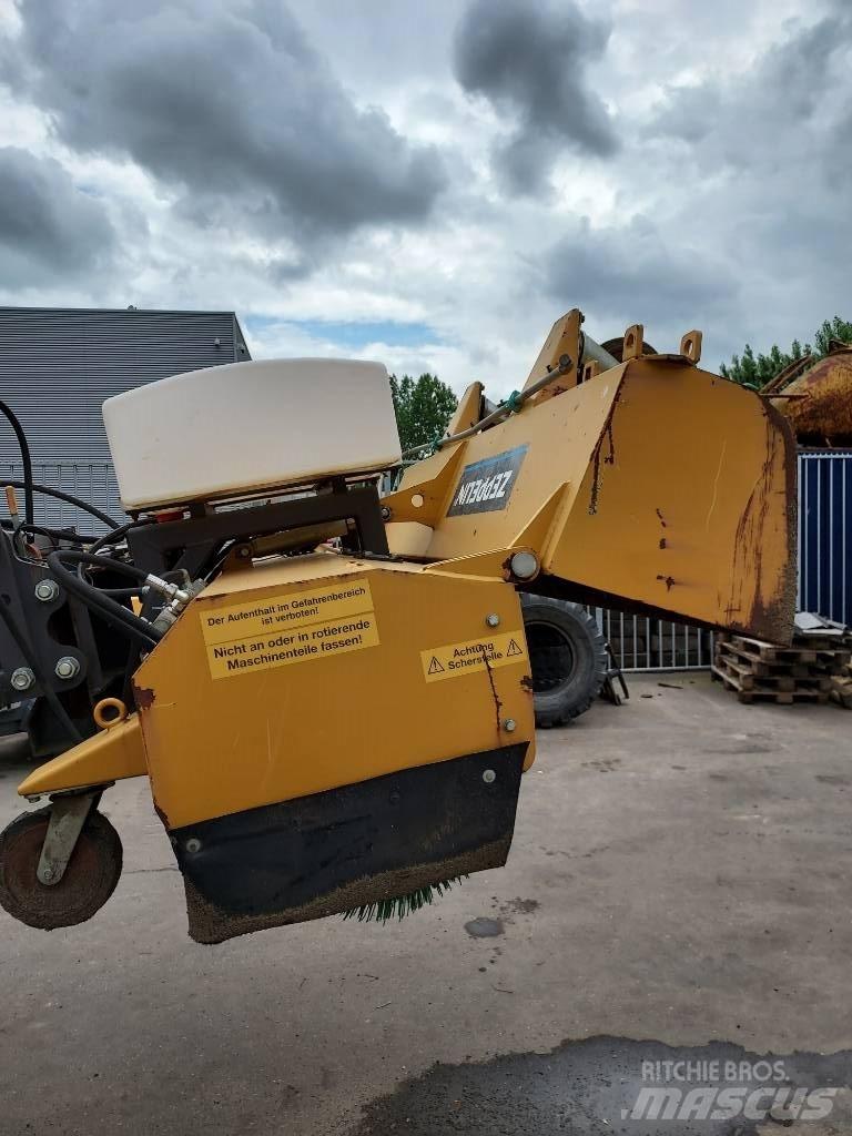 CAT 906/7/8 Spazzatrici