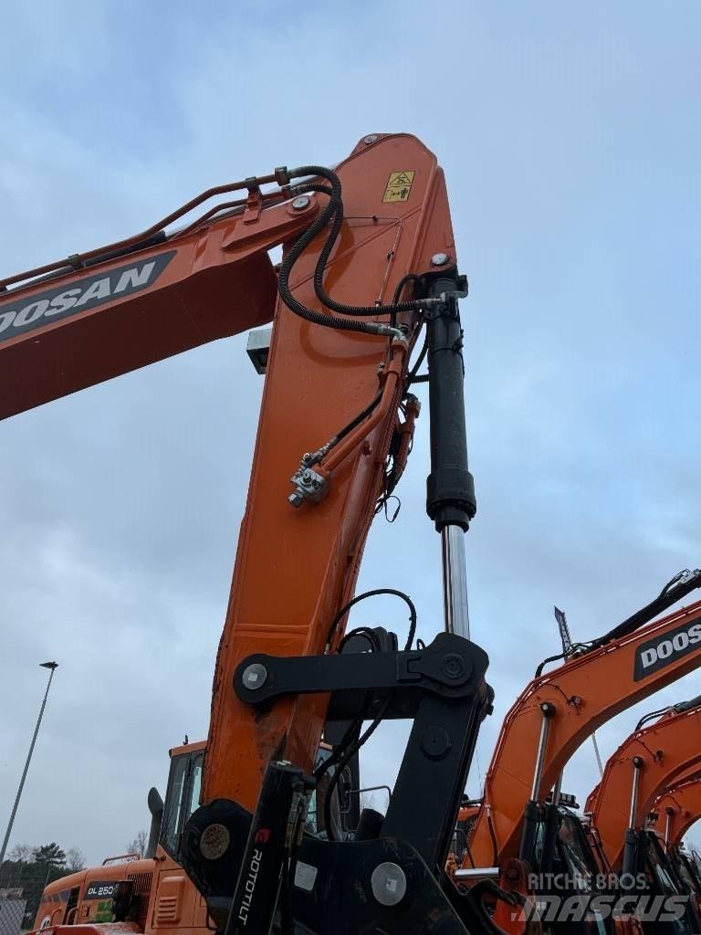 Doosan DX 300 LC-7 Escavatori cingolati