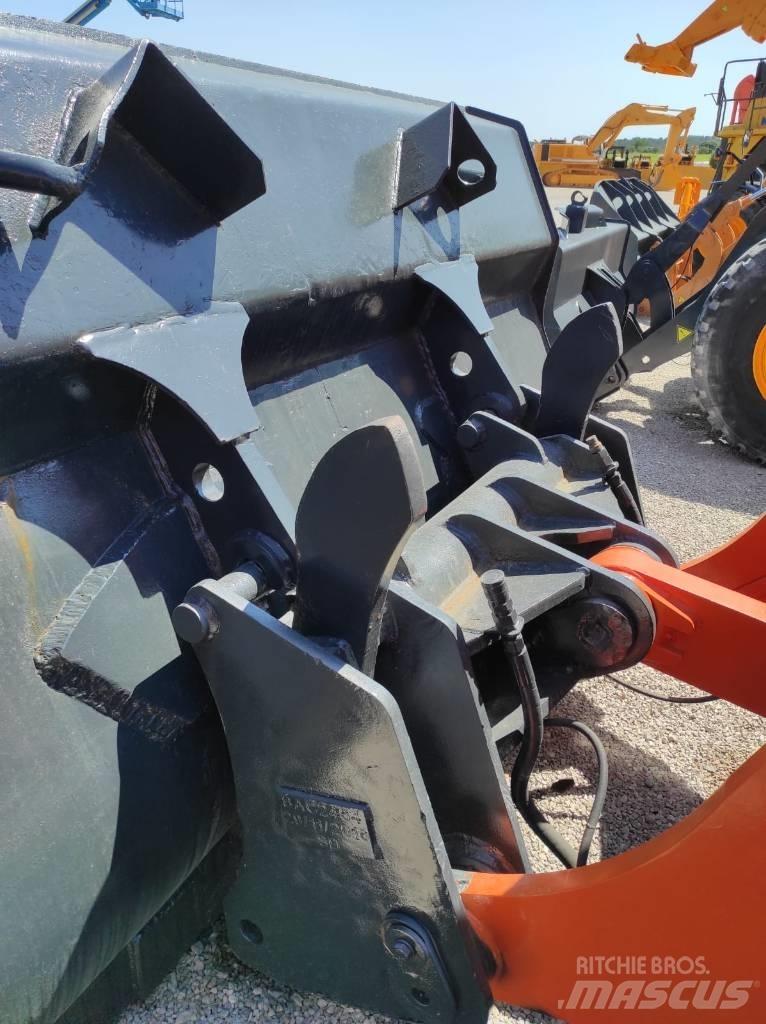 Doosan DL 350-5 Pale gommate