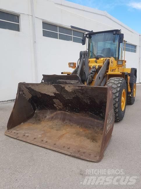 Volvo L90C Pale gommate