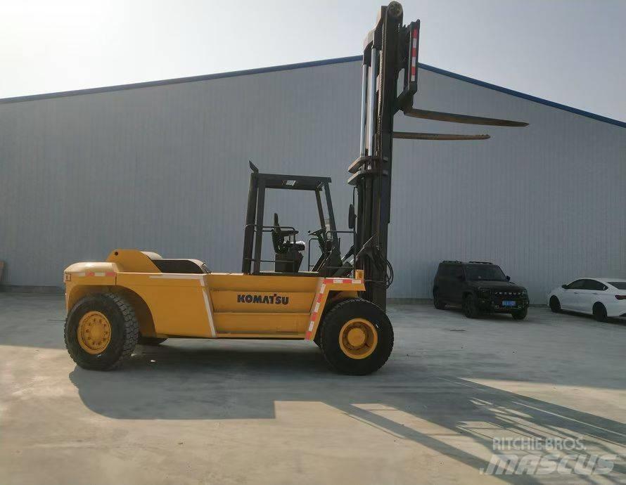 Komatsu FD200 Sollevatori telescopici