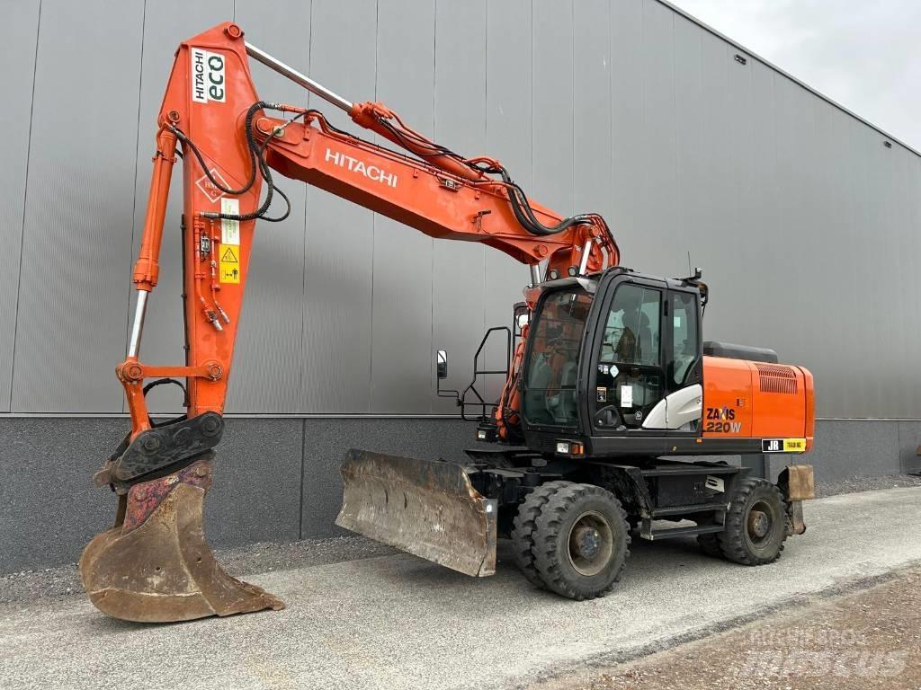 Hitachi ZX220W-5B Escavatori gommati