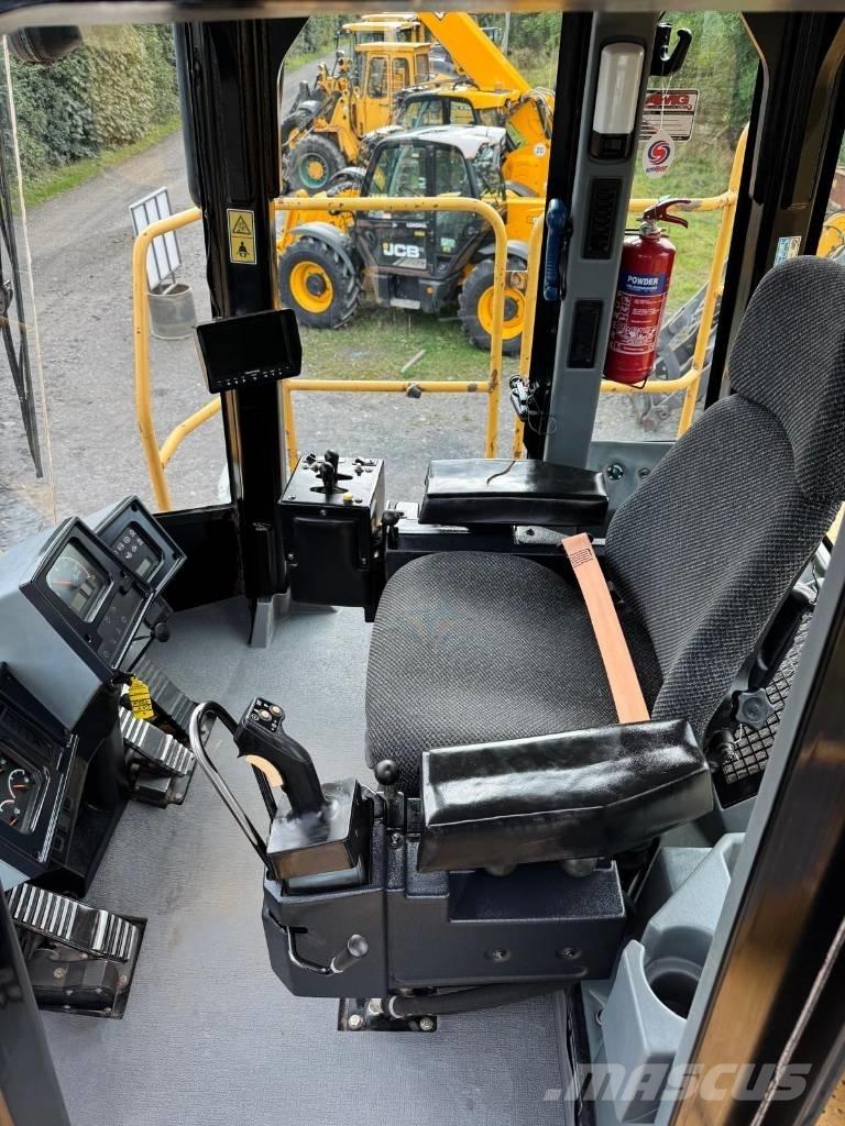 CAT 988 H Pale gommate