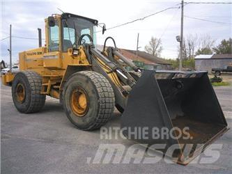 Volvo BM L120B Pale gommate