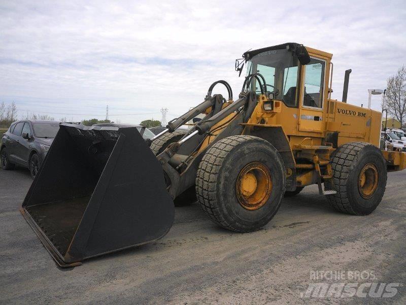 Volvo BM L120B Pale gommate