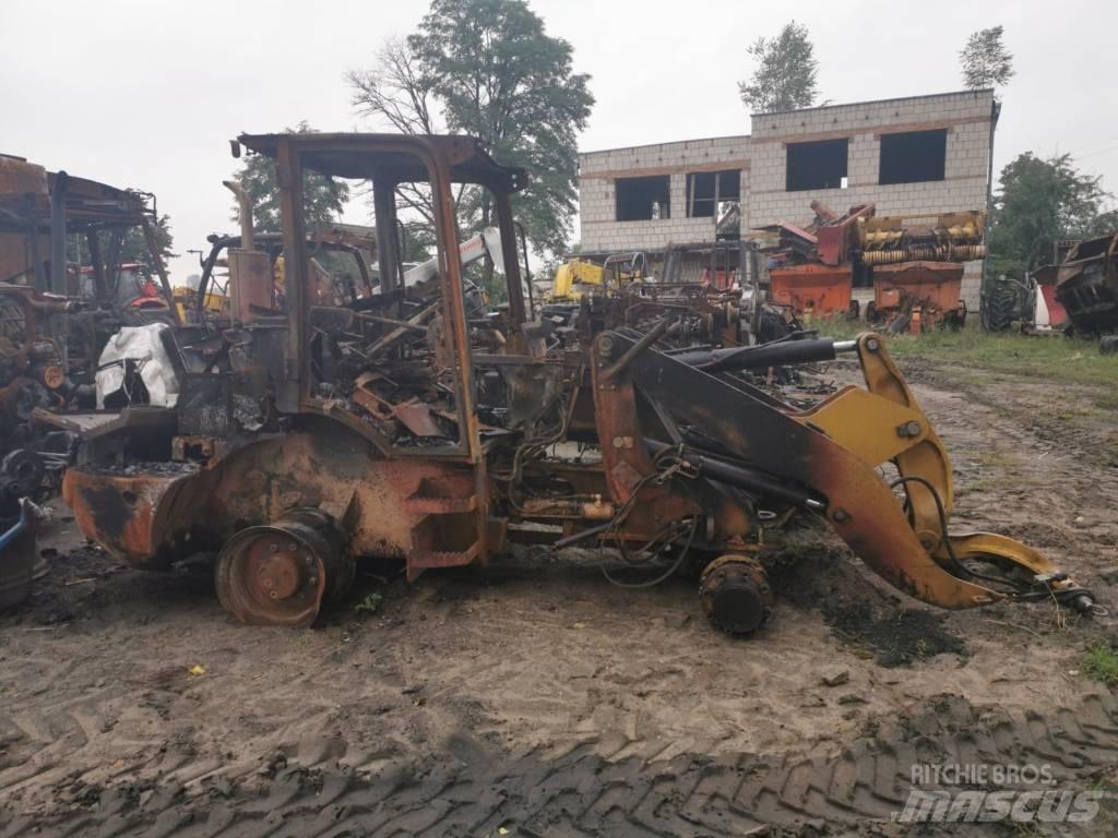 CAT 908H 2011r Pale gommate