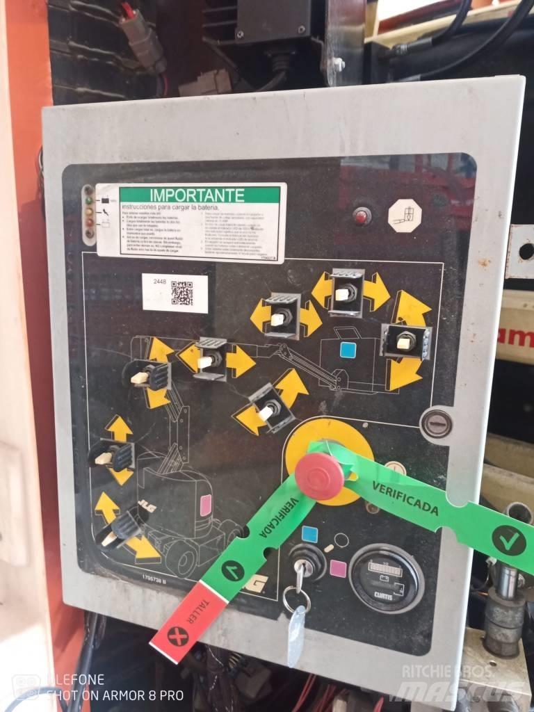 JLG E 300 AJP Piattaforme a braccio articolato
