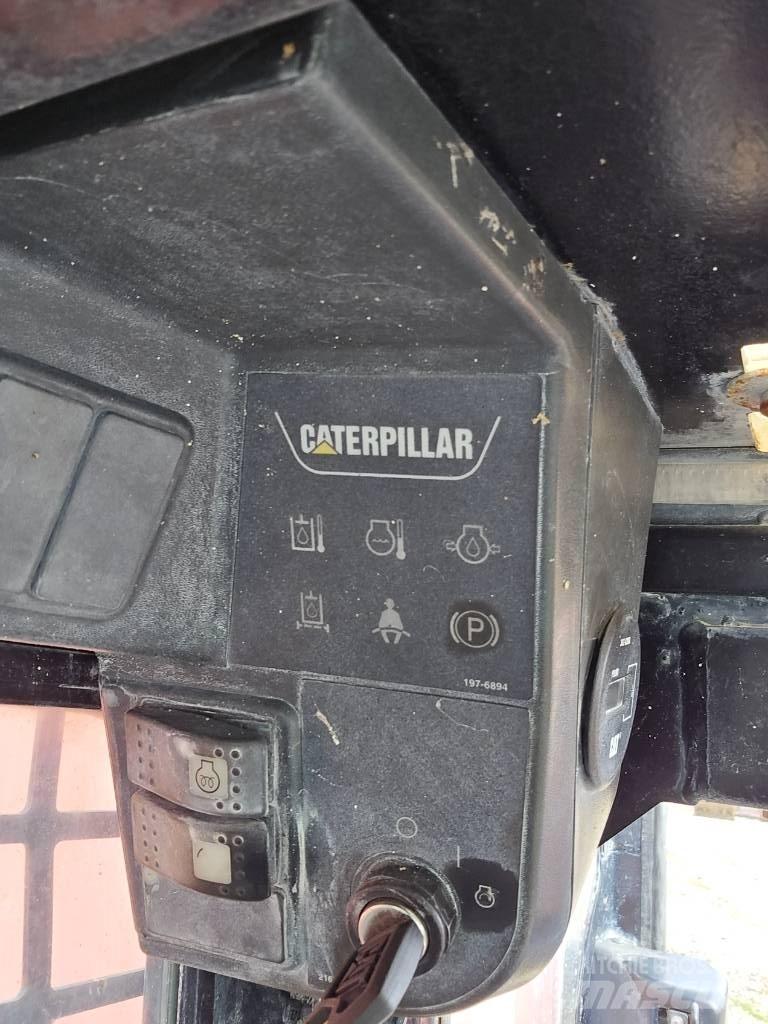 CAT 242 B Mini Pale Gommate