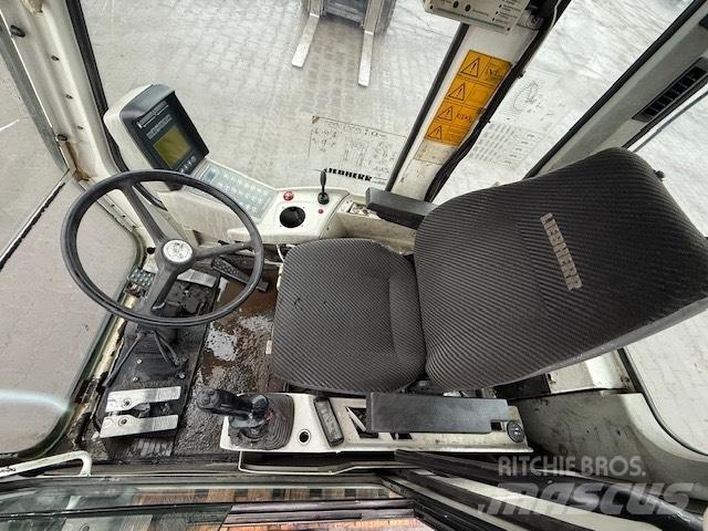 Liebherr A 924 B CAB Cabine e interni