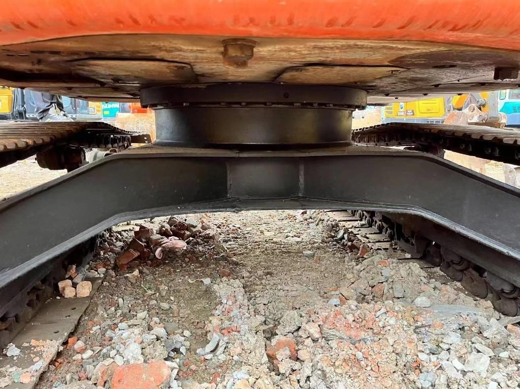 Hitachi ZX 135 US Escavatori cingolati
