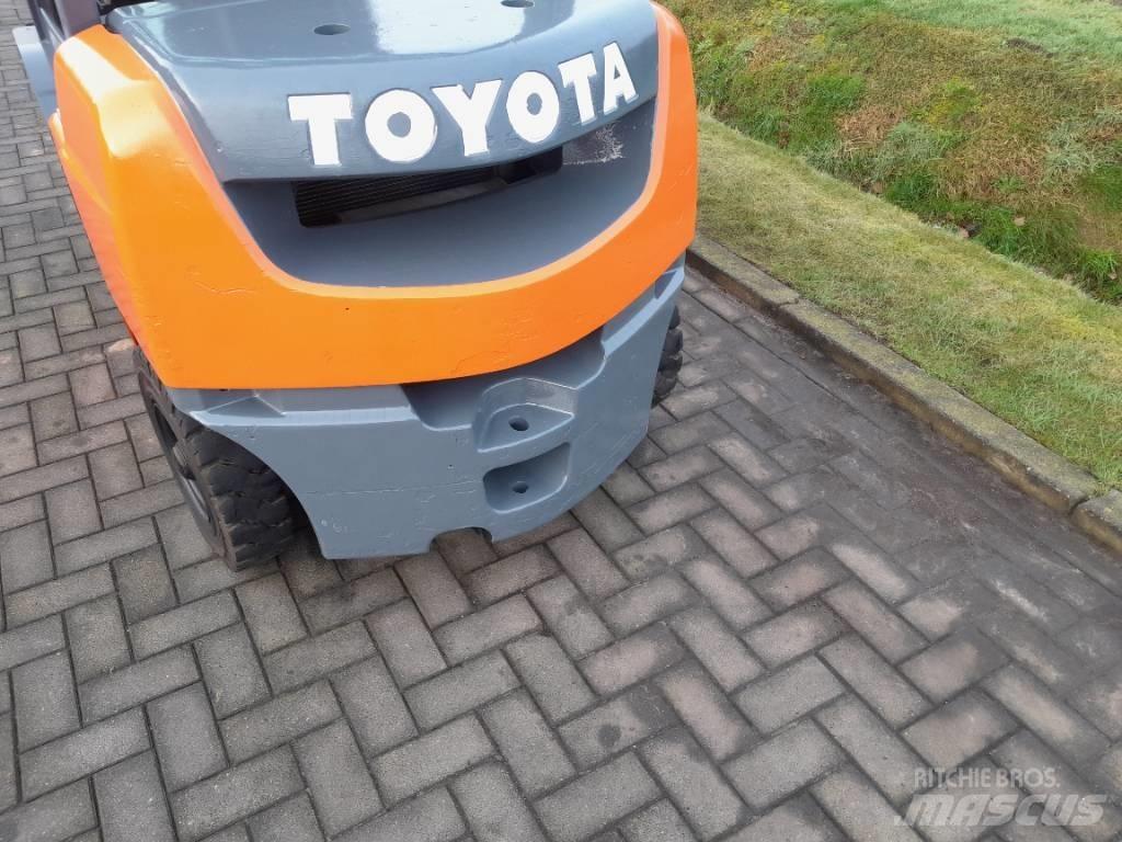 Toyota Tonero 25 Carrelli elevatori diesel