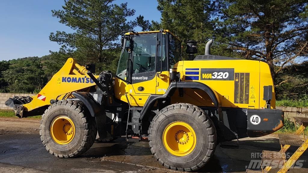 Komatsu WA320-8E0 Pale gommate