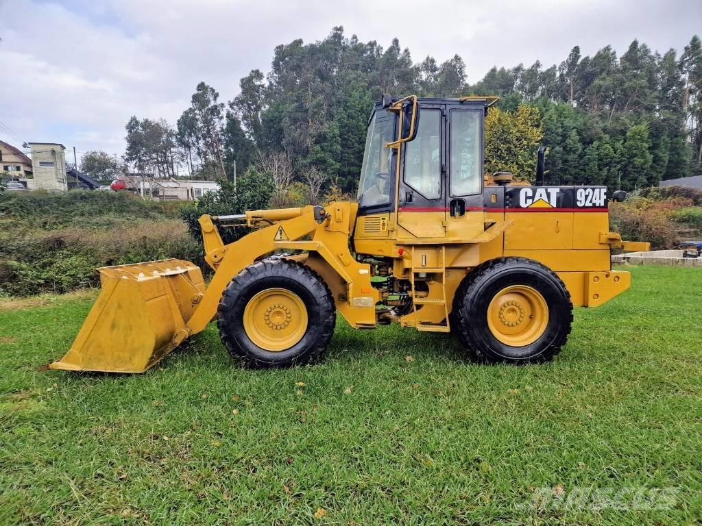CAT 924F Pale gommate