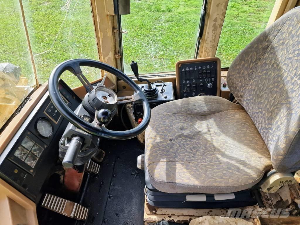 CAT 924F Pale gommate