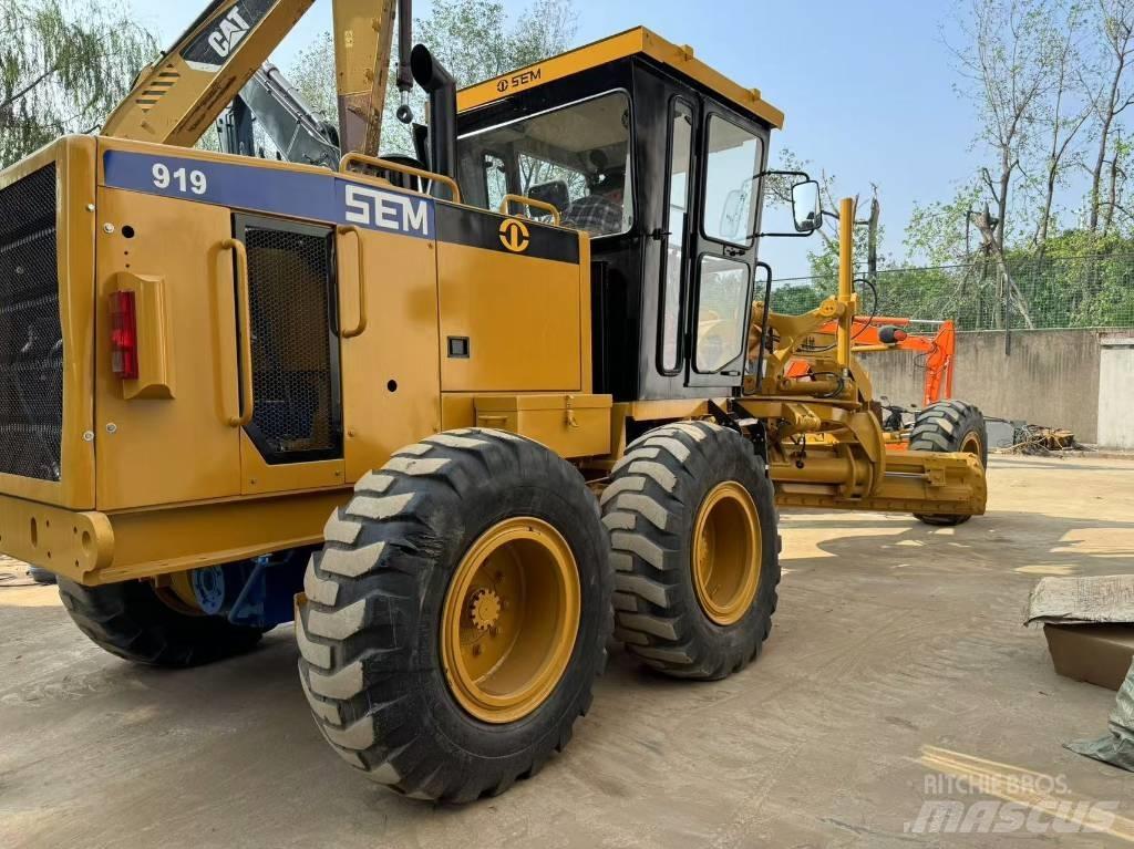 SEM 919 Motorgraders