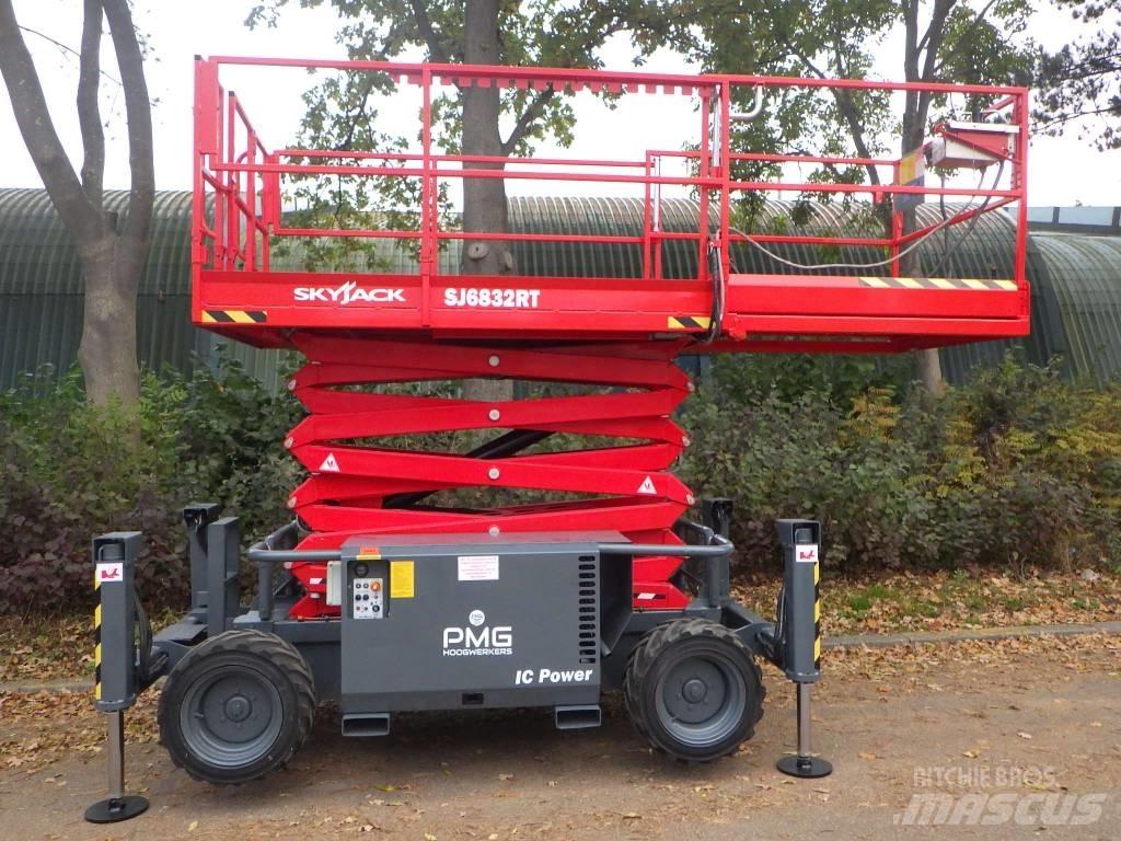 SkyJack SJ6832RT Piattaforme a pantografo
