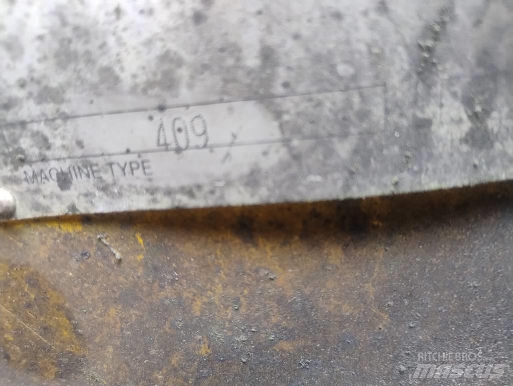 JCB 409 2006r.Parts, Pale gommate