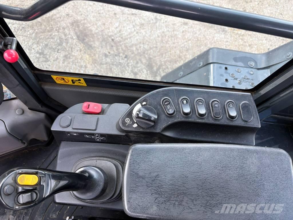 Komatsu WA320-8 Pale gommate