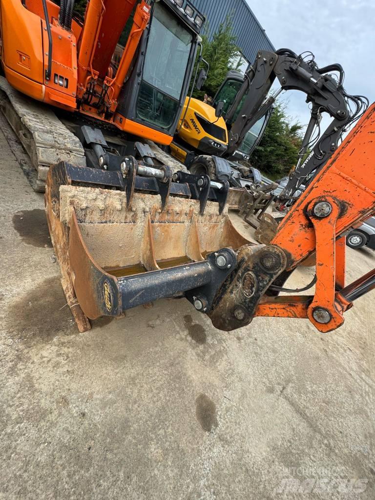 Doosan DX140 LC Escavatori cingolati