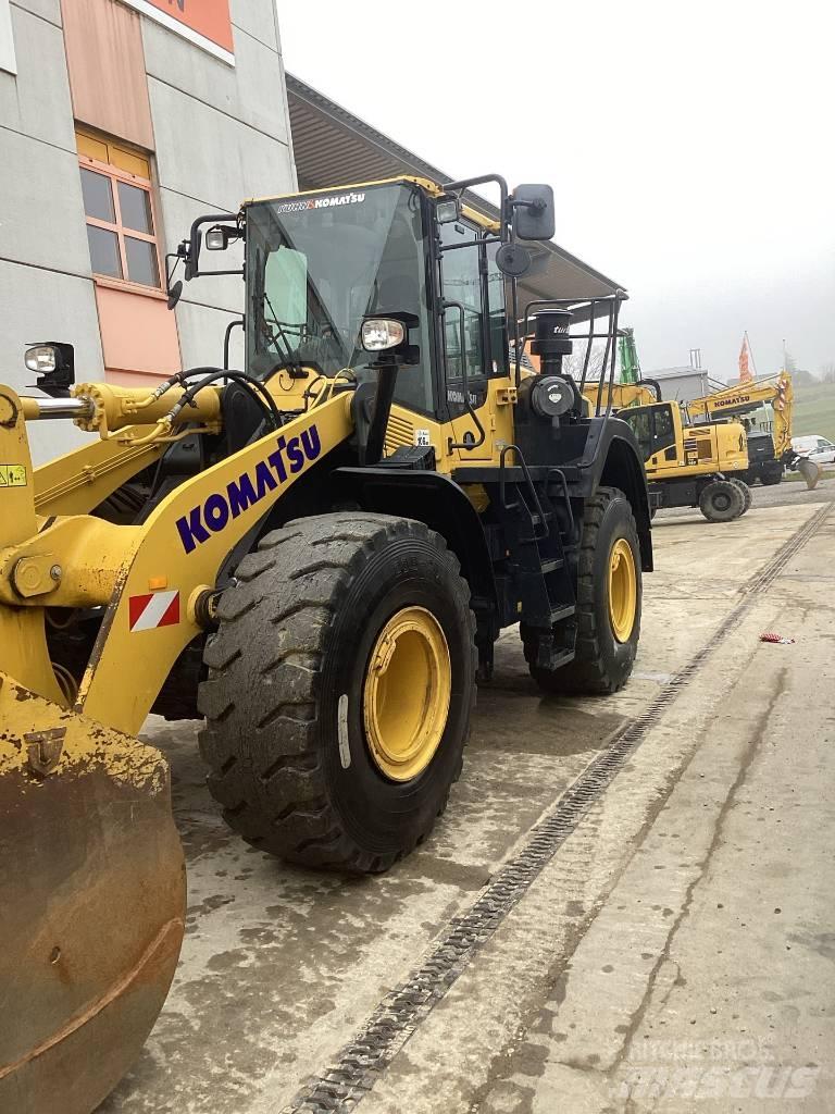 Komatsu WA380-8E0 Pale gommate