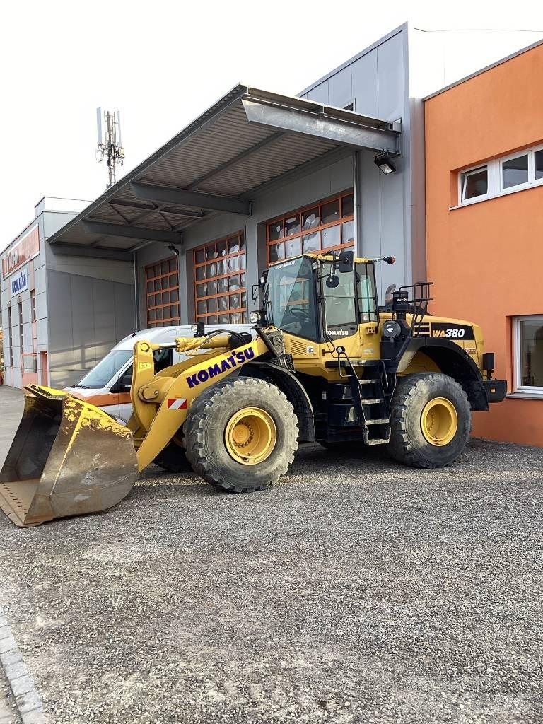 Komatsu WA380-8E0 Pale gommate