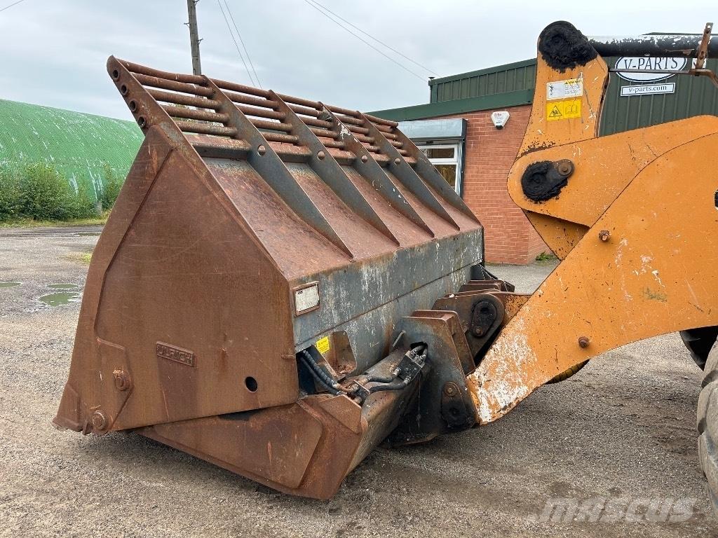 CASE 921F XR Pale gommate