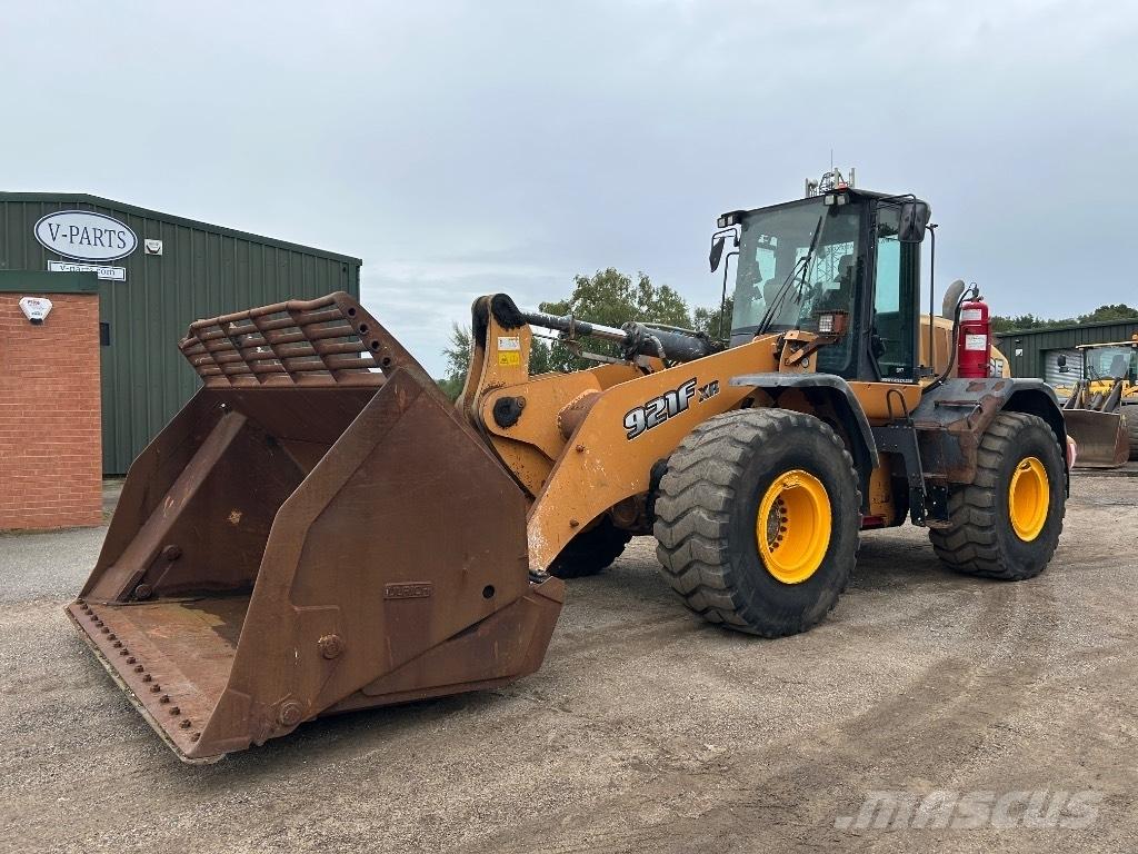CASE 921F XR Pale gommate