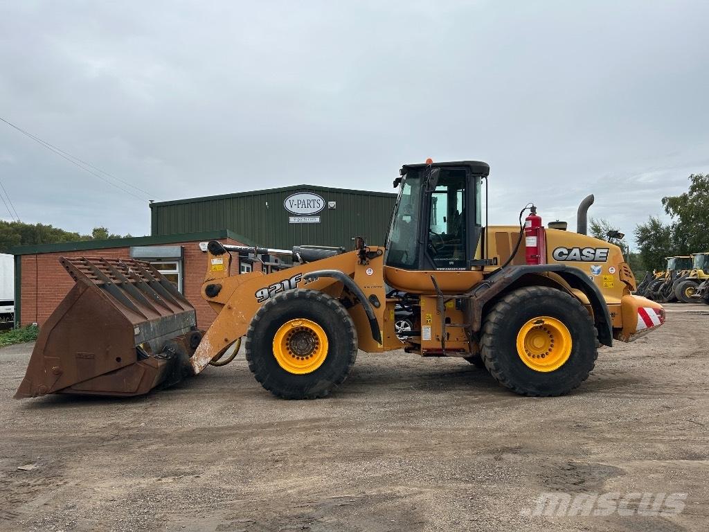 CASE 921F XR Pale gommate
