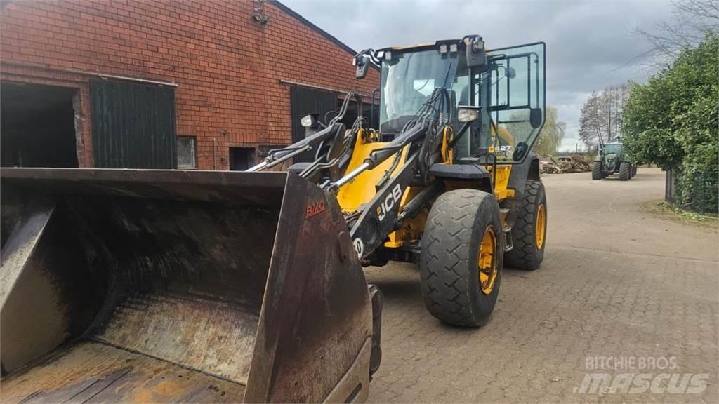 JCB 427 agri Pale gommate