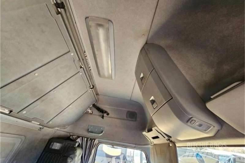 UD TRUCKS QUON Camion altro