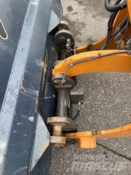 CASE 321f Pale gommate