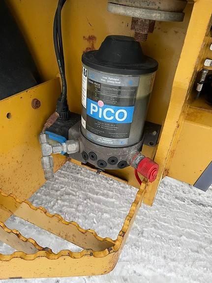 CAT 906hl Pale gommate