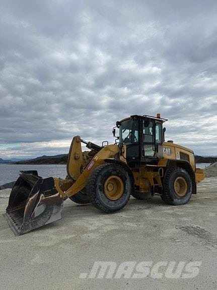 CAT 930M Pale gommate