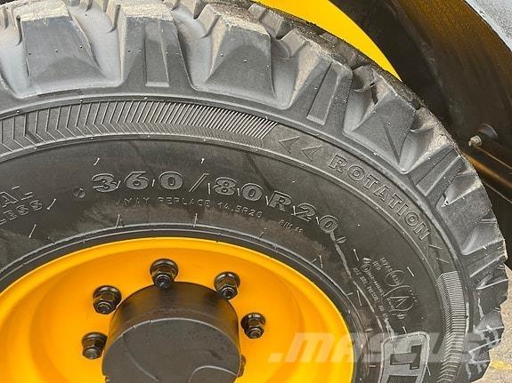 JCB TM220 Pale gommate