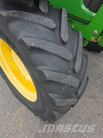 John Deere 5100R Trattori