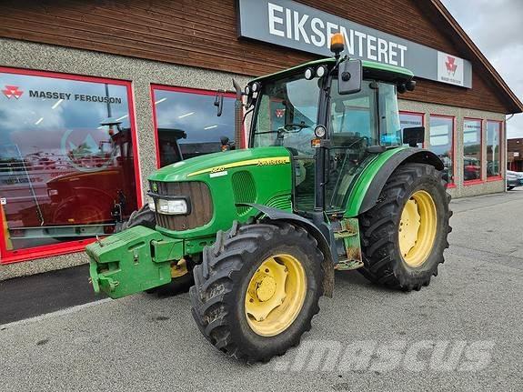 John Deere 5820 Trattori