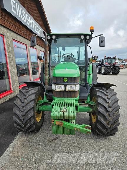 John Deere 5820 Trattori