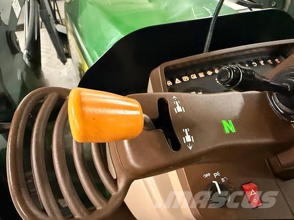 John Deere 5820 Trattori