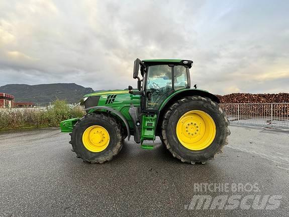 John Deere 6215R Trattori