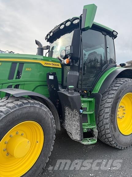 John Deere 6R 250 Trattori
