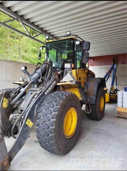 Komatsu WA200 PT Pale gommate