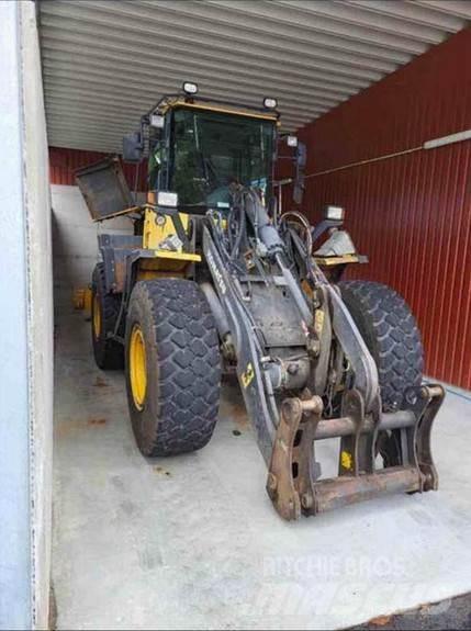 Komatsu WA200 PT Pale gommate