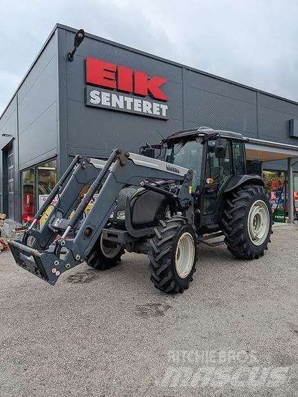 Valtra A83 Trattori